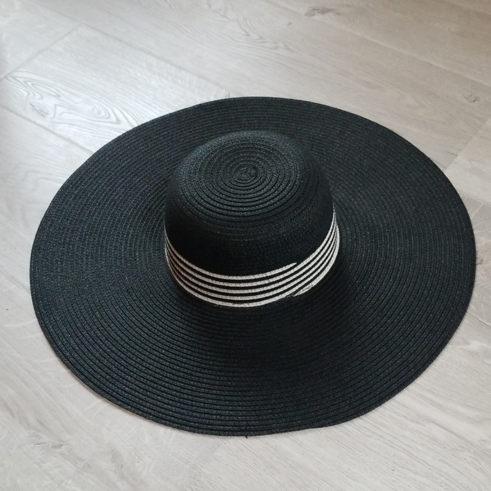 Black floppy Beach Hat